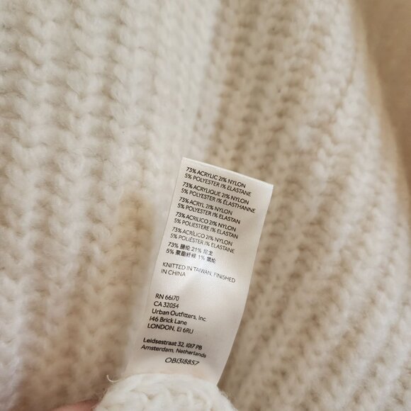 Free People Chunky Knit Oversized Sweater M Ribbed V-Neck Acrylic/Nylon Blend - Picture 6 of 7